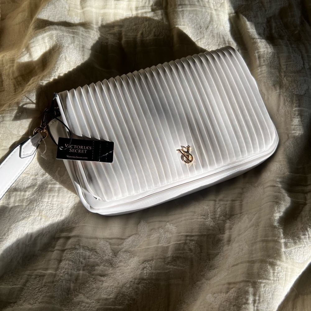 Victoria's Secret White Pleated Wallet/Clutch BNWT